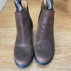 Like new heeled blundstone boots!